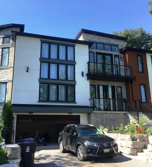 Overhaul Elegance: Toronto\'s Split-Level Bungalow Reimagined